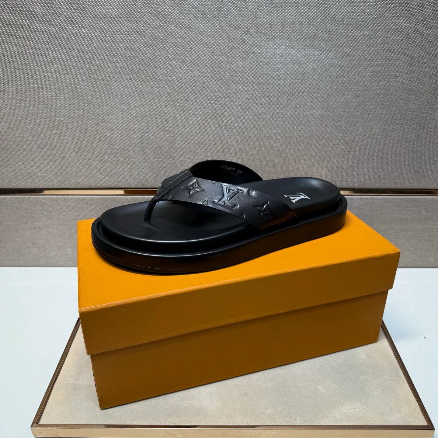 ⬛️Men's shoes 💰p400 [LV～] Men's casual slippers 2025z cabinet sales simultaneously 🔶Size: 39-44#️⃣ 🔷4 colors🔜The upper is made of cowhide stitching➕Genuine leather lining, comfortable and breathable, sole: original comfortable and wear-resistant outsole, ⚠️Real 📱Photographed🎬The real thing is better📢📢📢